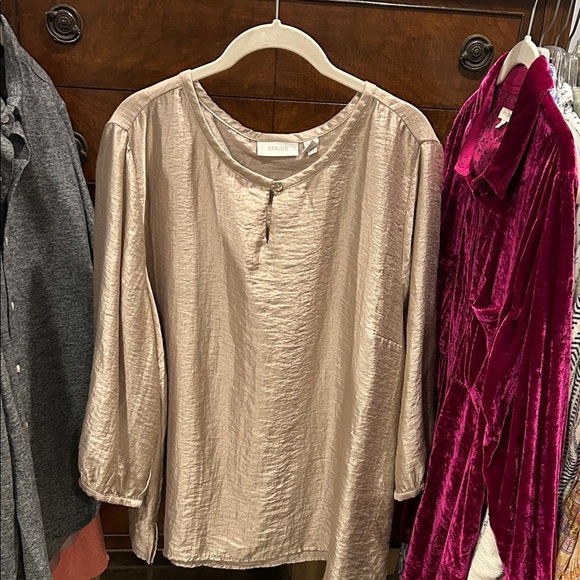 Tops - Chicos Champagne Metallic Flowy Festive Blouse 3